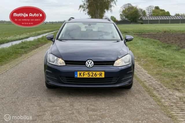 Volkswagen Golf (2016) thumbnail 2