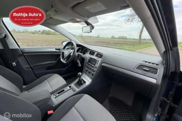 Volkswagen Golf (2016) thumbnail 4