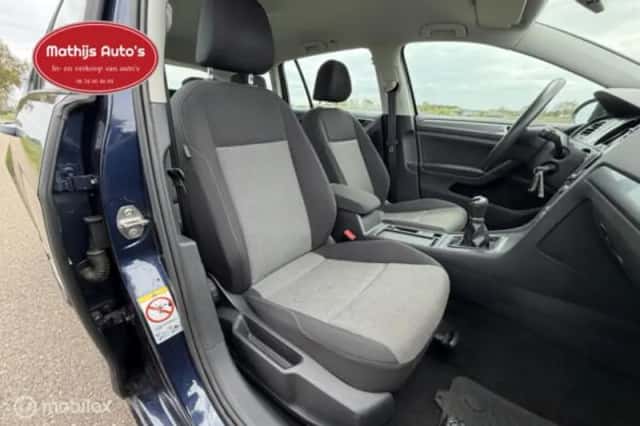 Volkswagen Golf (2016) thumbnail 5