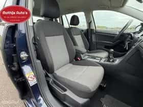 Volkswagen Golf (2016) thumbnail 5