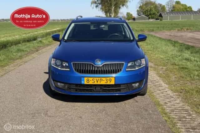 Škoda Octavia (2013) thumbnail 2