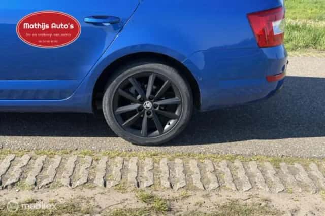 Škoda Octavia (2013) thumbnail 10