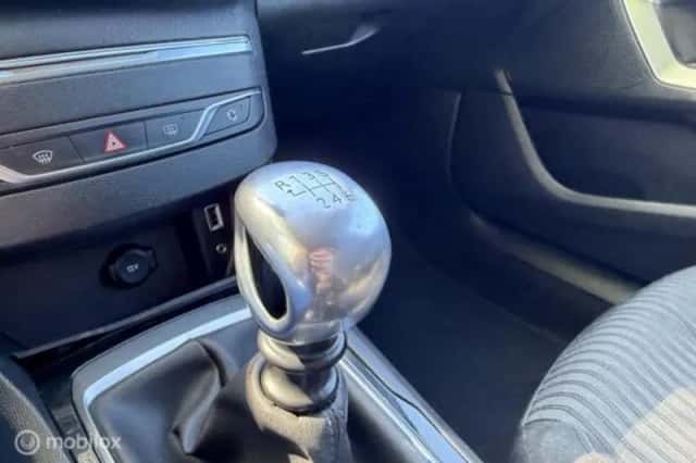 Peugeot 308 (2019) thumbnail 18