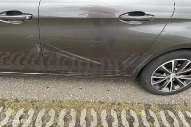 Peugeot 308 (2014) thumbnail 12