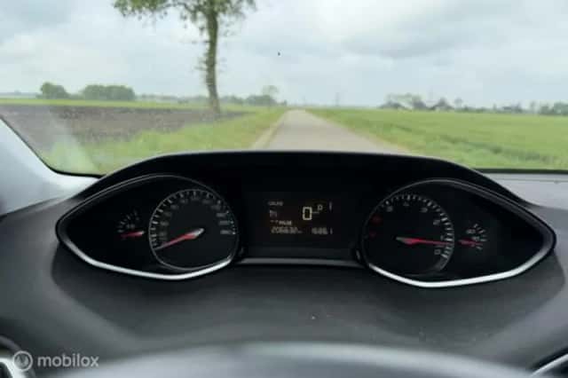 Peugeot 308 (2014) thumbnail 14