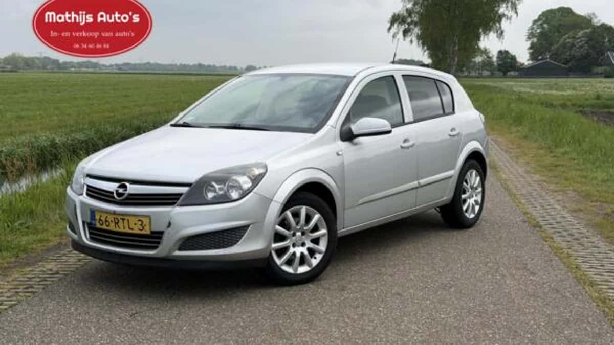 Opel Astra (2012) — foto 1