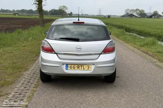 Opel Astra (2012) thumbnail 11