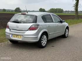 Opel Astra (2012) thumbnail 12