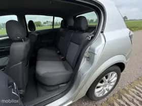 Opel Astra (2012) thumbnail 14