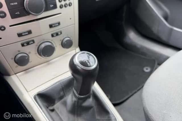 Opel Astra (2012) thumbnail 16