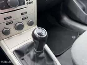 Opel Astra (2012) thumbnail 16