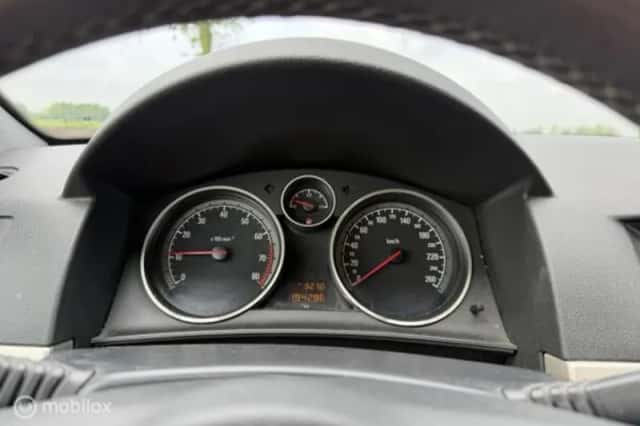 Opel Astra (2012) thumbnail 17