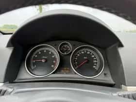 Opel Astra (2012) thumbnail 17