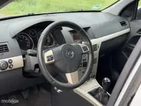 Opel Astra (2012) thumbnail 18
