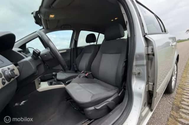 Opel Astra (2012) thumbnail 19
