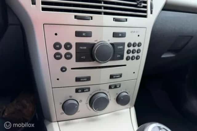 Opel Astra (2012) thumbnail 20