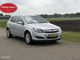 Opel Astra (2012) thumbnail 3