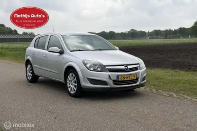 Opel Astra (2012) thumbnail 4