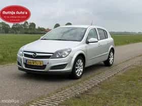 Opel Astra (2012) thumbnail 4