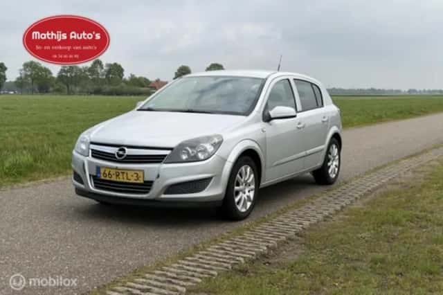 Opel Astra (2012) thumbnail 5