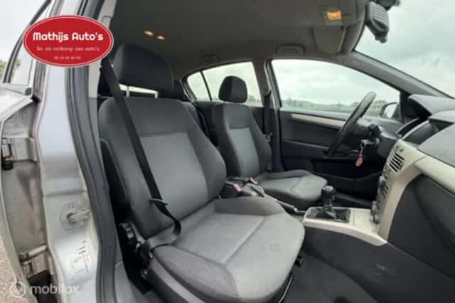 Opel Astra (2012) thumbnail 6