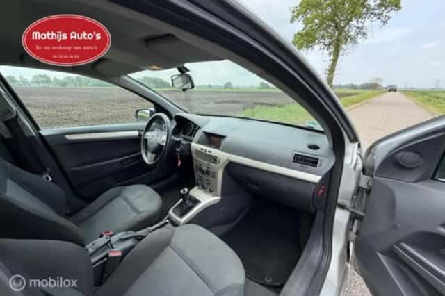 Opel Astra (2012) thumbnail 9