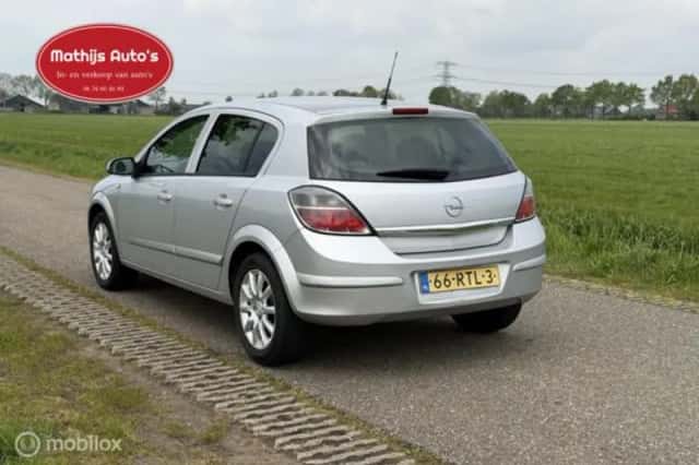 Opel Astra (2012) thumbnail 10