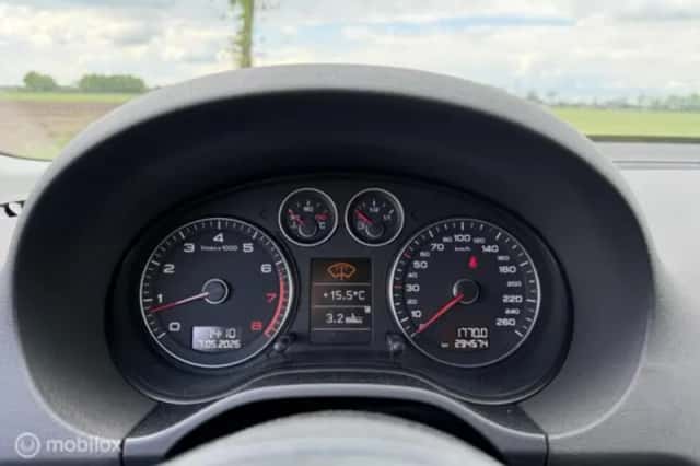Audi A3 (2010) thumbnail 15