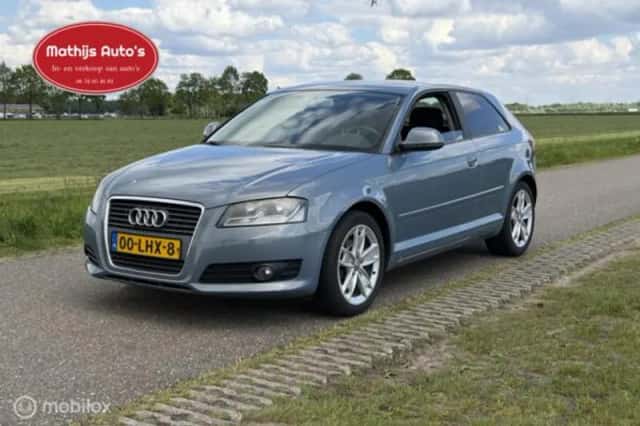 Audi A3 (2010) thumbnail 3