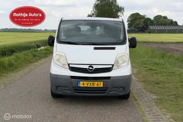 Opel Vivaro (2012) thumbnail 2