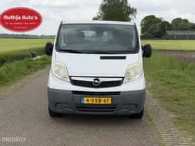 Opel Vivaro (2012) thumbnail 2