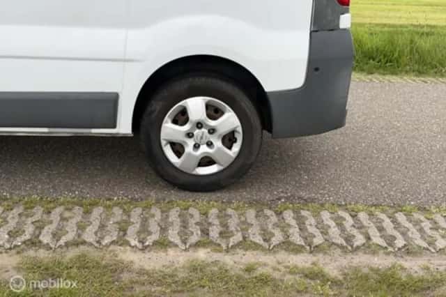 Opel Vivaro (2012) thumbnail 11