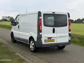 Opel Vivaro (2012) thumbnail 12