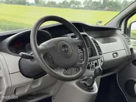 Opel Vivaro (2012) thumbnail 15