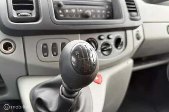 Opel Vivaro (2012) thumbnail 19
