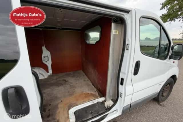 Opel Vivaro (2012) thumbnail 5