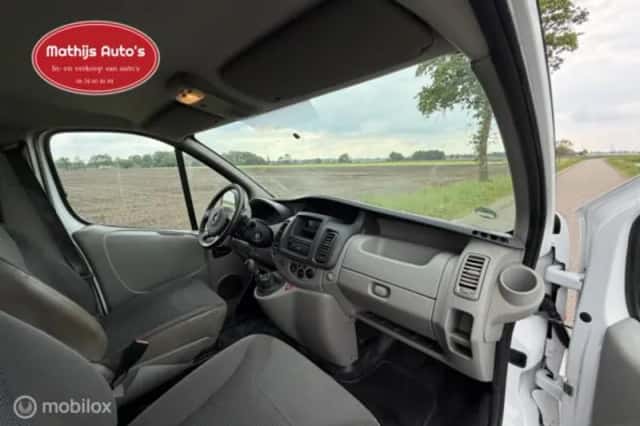 Opel Vivaro (2012) thumbnail 6