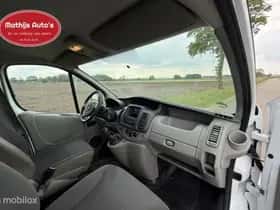 Opel Vivaro (2012) thumbnail 6