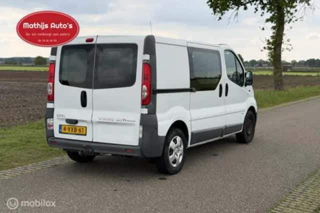Opel Vivaro (2012) thumbnail 8