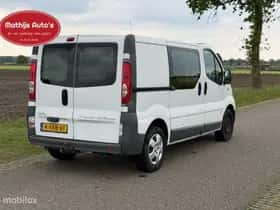 Opel Vivaro (2012) thumbnail 8