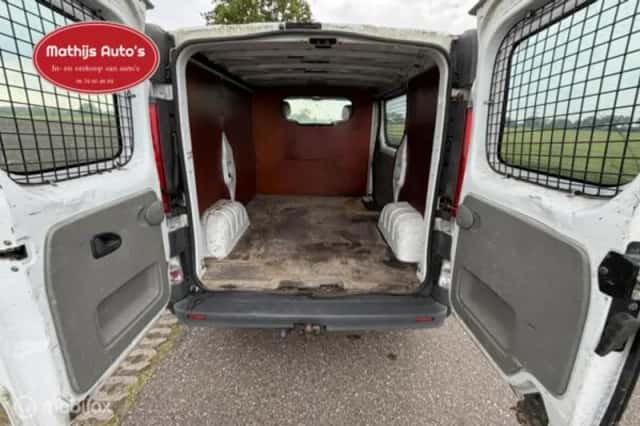 Opel Vivaro (2012) thumbnail 9