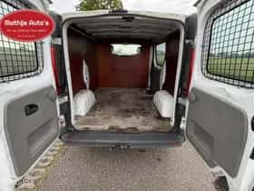 Opel Vivaro (2012) thumbnail 9