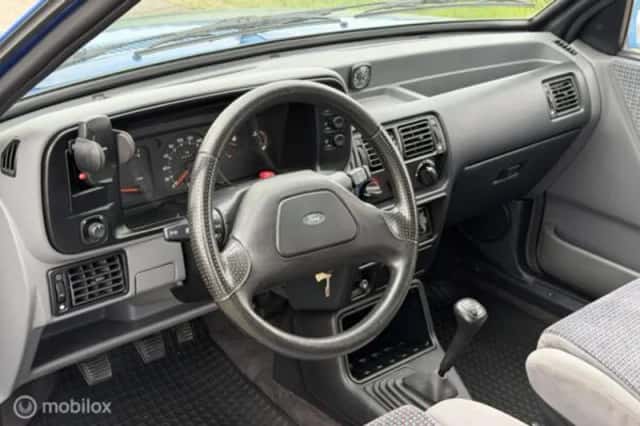 Ford Escort (2011) thumbnail 23