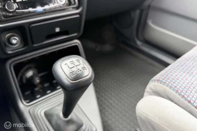 Ford Escort (2011) thumbnail 26