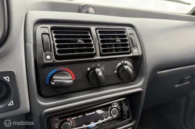 Ford Escort (2011) thumbnail 30