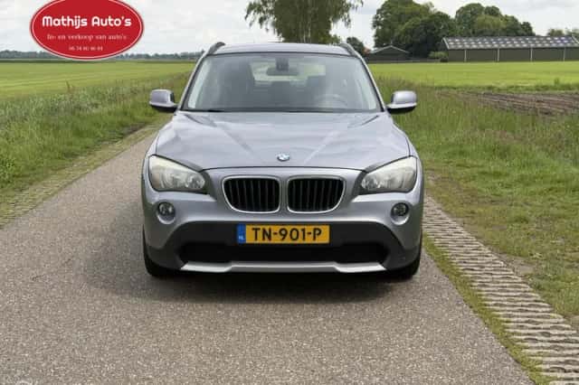 BMW X1 (2011) thumbnail 2