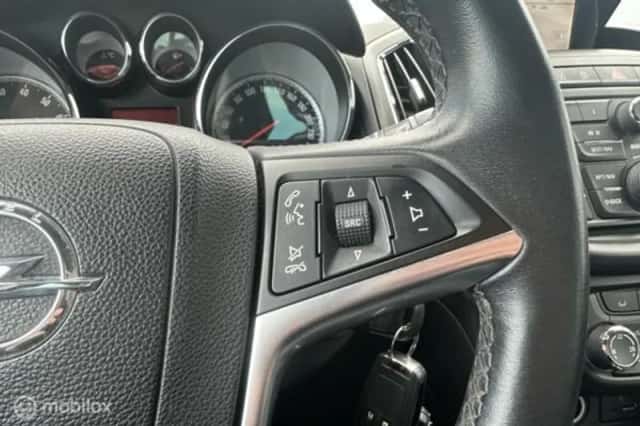 Opel Zafira (2012) thumbnail 14