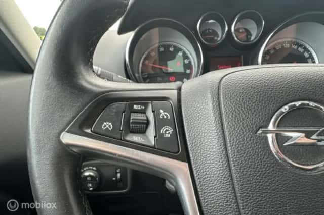 Opel Zafira (2012) thumbnail 15
