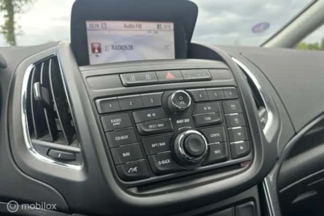 Opel Zafira (2012) thumbnail 17