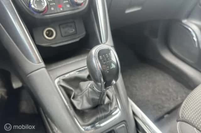 Opel Zafira (2012) thumbnail 19